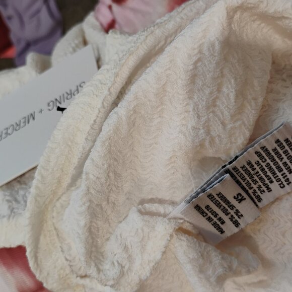 NWT KeyHole Top - Picture 5 of 5